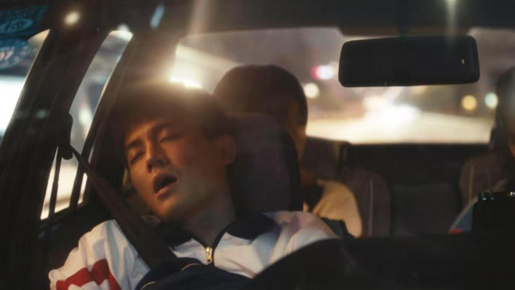 32岁欧豪与27岁张凌赫对比