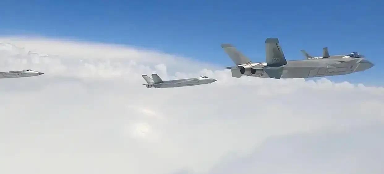 本轮印巴空战中，巴基斯坦空军使用霹雳15中距弹击落印度战机，凸显了超视距空战（B