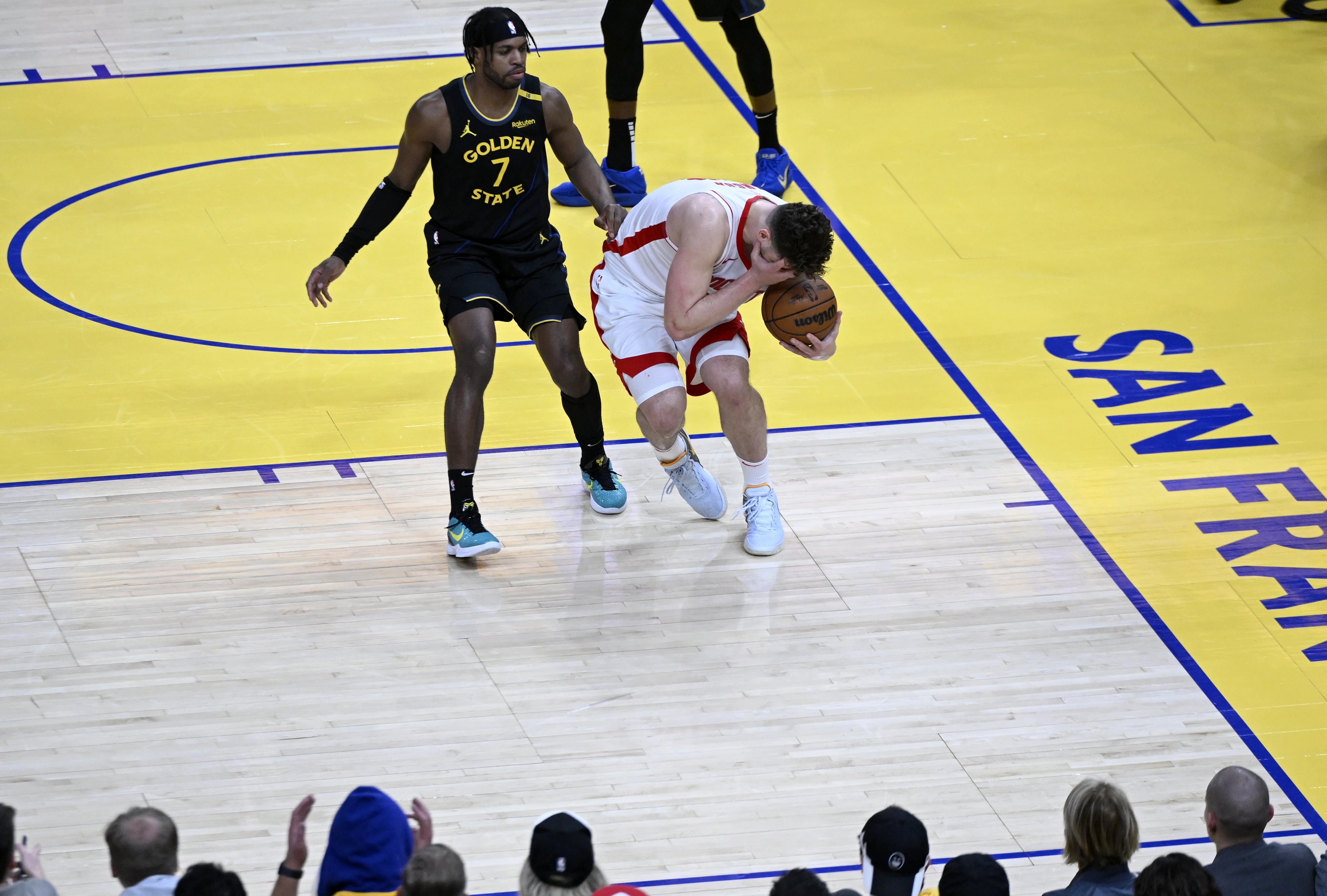 今天NBA季后赛勇士主场对阵火箭的比赛已经结束。全场战罢，勇士主场107-115