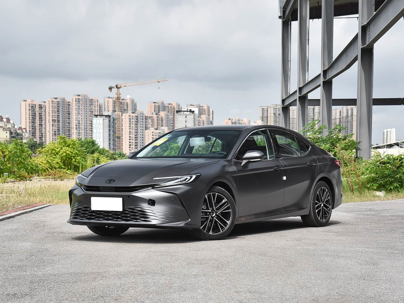 丰田凯美瑞运动Lite光辉版上市！搭磨砂灰配色，搭载2.0L