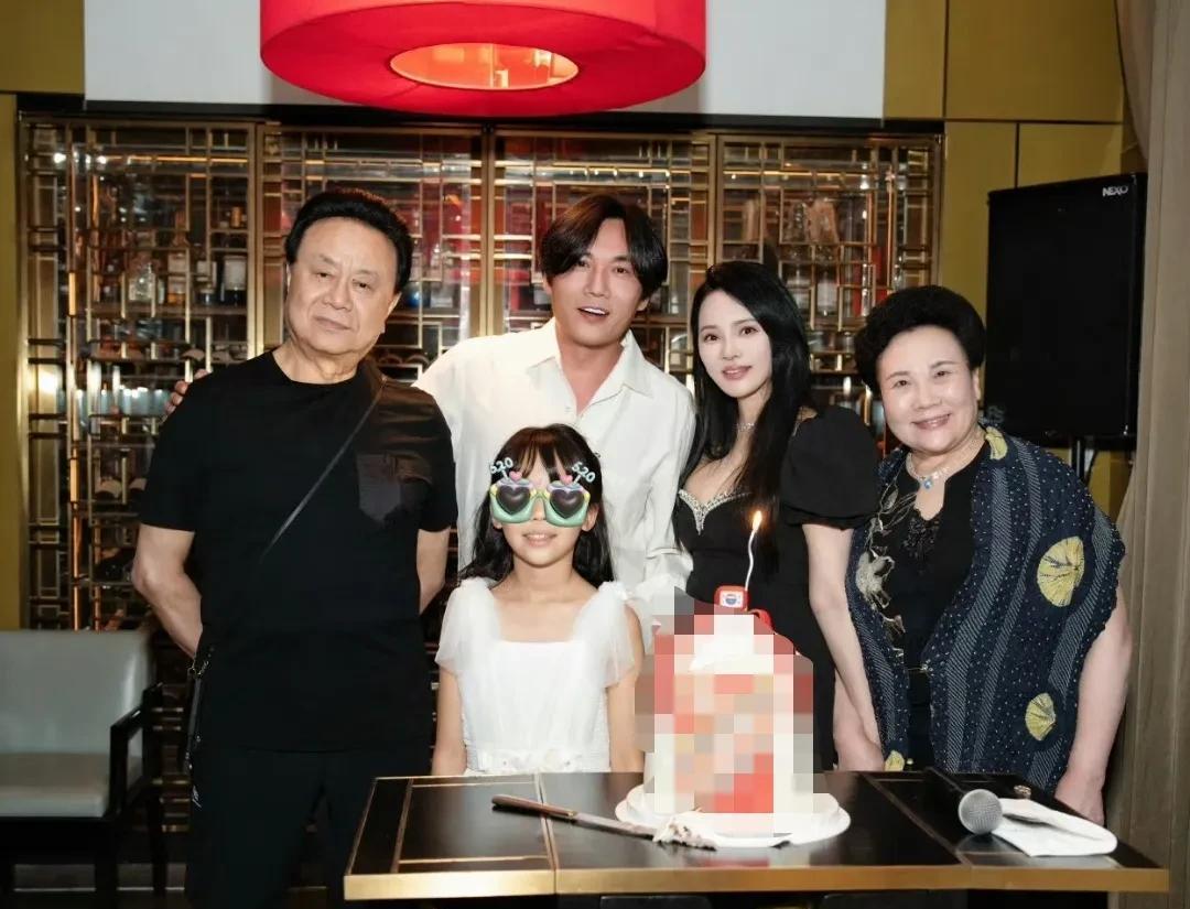 秦昊47岁生日，伊能静抒情发文有3点！
1：伊能静首先就回复了，最近网上传的沸沸