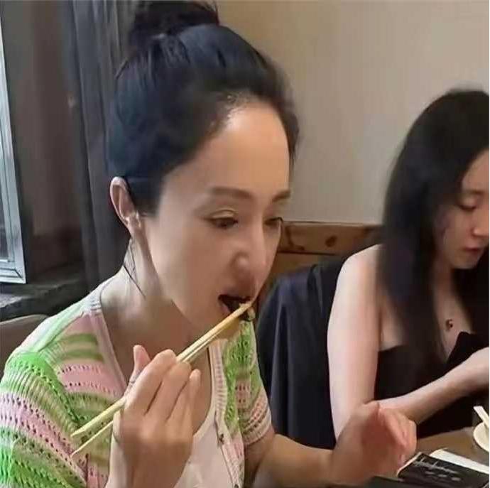 董璇显老，是否是因为身形过于纤瘦所致？