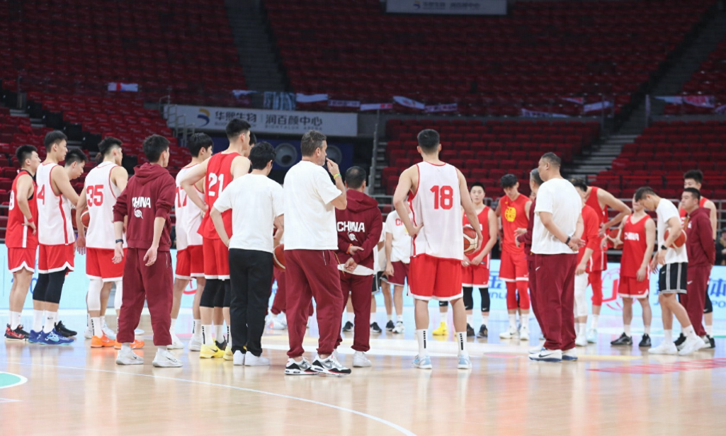 中国男篮将坐镇五棵松迎战韩国男篮，赛前男篮主帅郭士强接受了采访。
曾凡博的情况