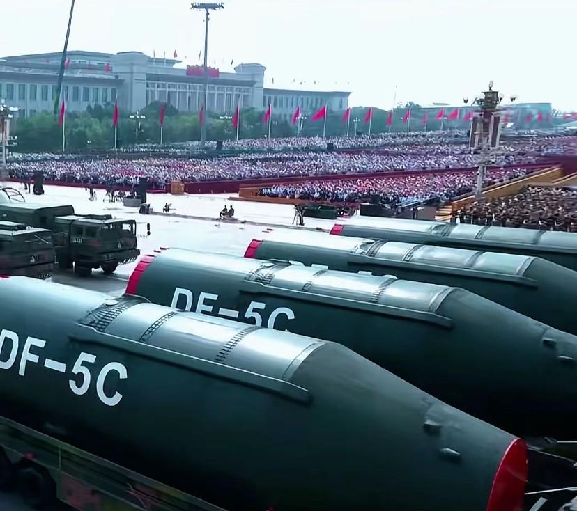 9.3的阅兵全程看完，国之重器越来越多，全程只记得一句话：东风5C打击范围全球覆