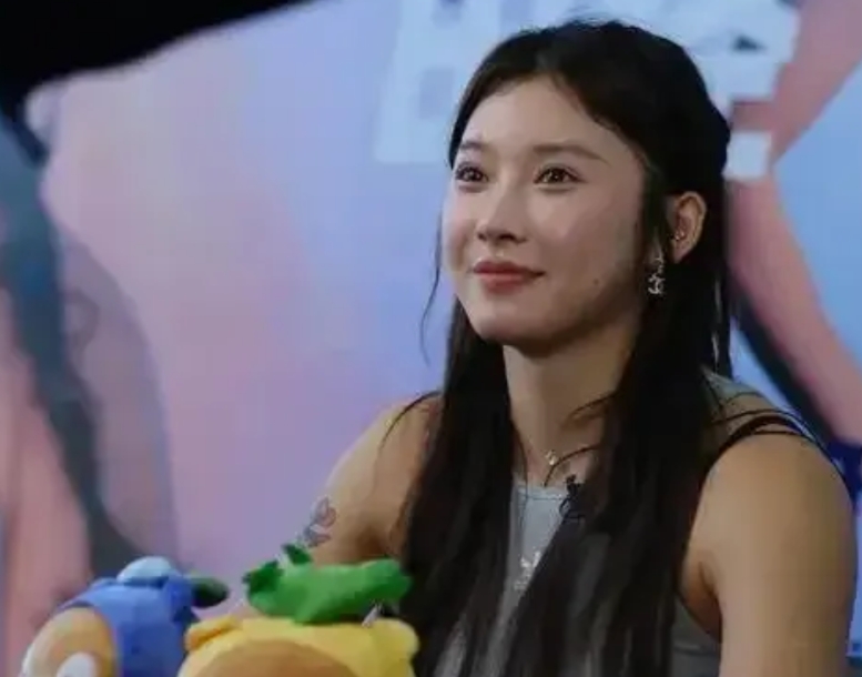 实话实说，下面三位运动员你最喜欢谁？
1.吴艳妮
28岁，四川自贡人，中国百米跨