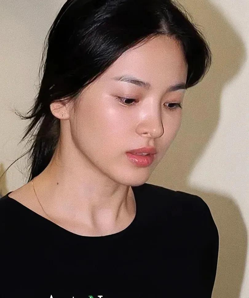 宋慧乔素颜照，不愧是韩国第一美人，也太漂亮了吧，皮肤清透，五官精致，更显清纯。#