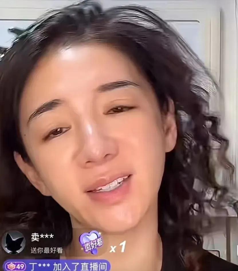 看了黄奕的直播，
我突然明白当年她为什么输给霍思燕了。
护女心切可以理解，但看黄