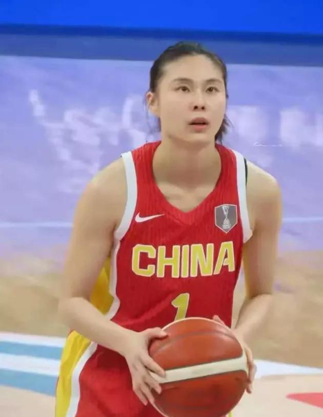 大家发现没？我国女篮为啥一直把状态一般的李缘安排在首发的位置，一开局就挖坑，李缘