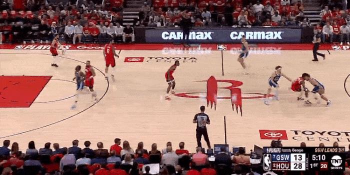 被防麻了！阿门连续两次生断库里！
在今天NBA季后赛火箭对勇士的第一节比赛中，阿