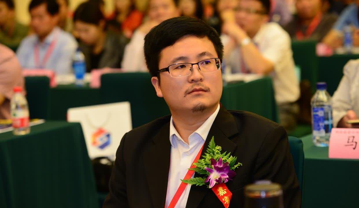 特朗普建议对欧盟征收50%关税，这事儿听起来就挺炸裂。如果真这么干，绝对是场大戏