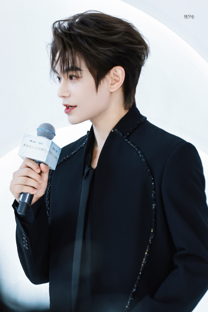 丁禹兮今日活动路透图
连轴转的情况下状态还这么好