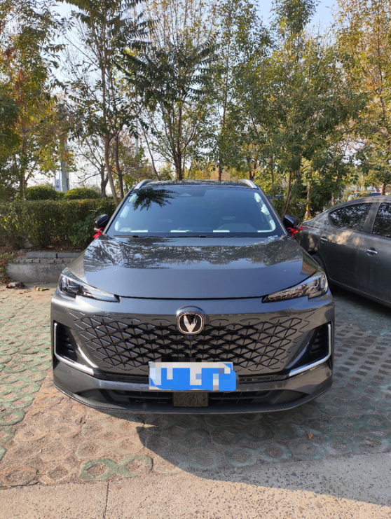 CS55大家开着舒服么？
在市区开了500多公里，赶紧挺舒服的。昨天跑了个外地走