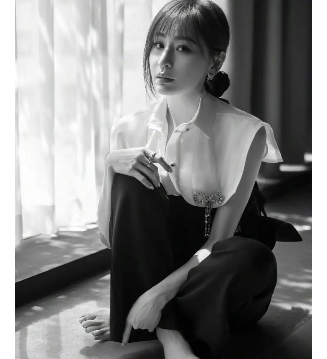 王心凌，这么紧致的她，怎么能有这样的一双脚呢？