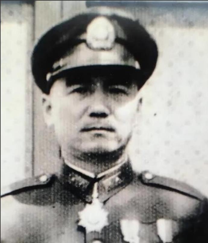 1948年7月，胡宗南让鲁崇义率30军进入太原。鲁崇义被吓得手中茶杯落地，说：“