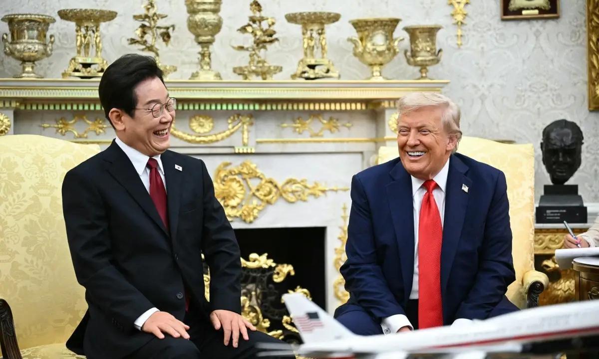 权势养人，李在明当上总统以后，气色好了不少。
尹锡悦下岗以后，他和夫人的精神状态
