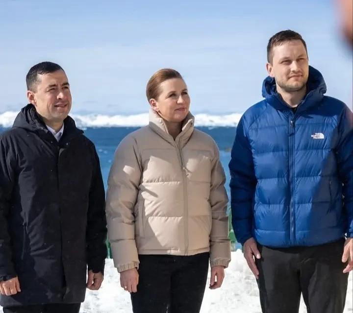 丹麦首相梅特·弗雷泽里克森抵达格陵兰岛，称不会允许美国接管。
格陵兰岛自治政府新