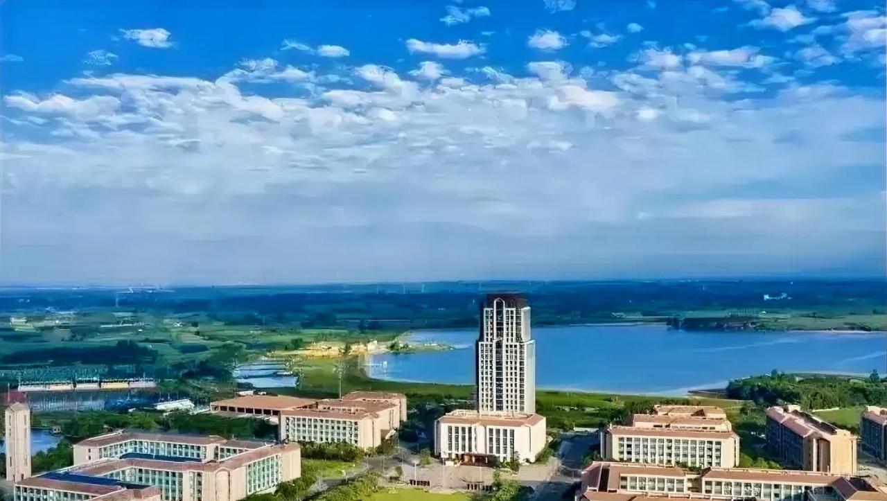 期盼广东也能够开启本科志愿的第四次补录工作！
我的一位要好的同学，是湛江某民企本