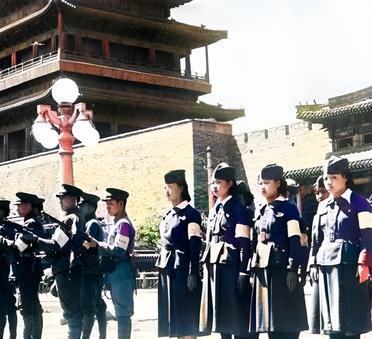 1942年，日军在北京招募青年人组成铁路警察队伍。北京许多年轻人对这份工作不屑一