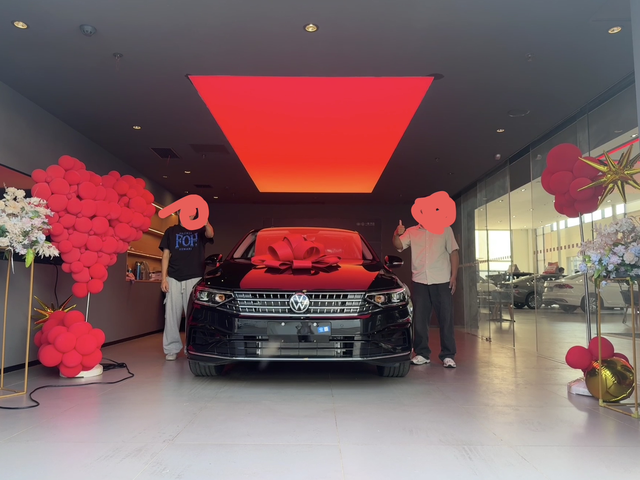 迈腾的雾灯呢
我说怎么感觉怪怪的，好像没有雾灯了？这正常吗？我买的280豪华版众