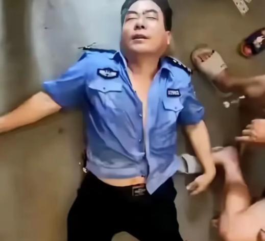 2021年，杨旭恒连续救出51人，之后因体力不支被巨浪冲走，失联长达10多个小时