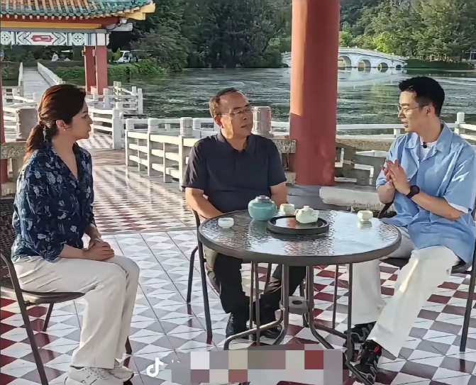 也许某顿觉得董宇辉行，他也能行。
也许200来万的顿粉觉得自己可以和董宇辉那几千