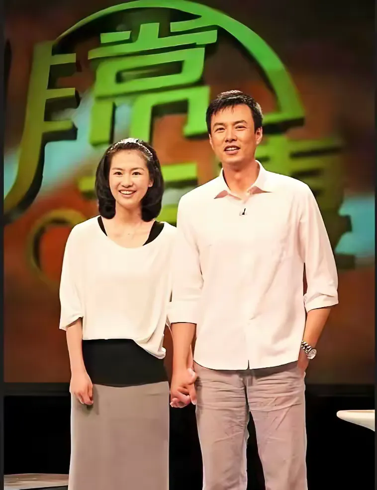 偶然间发现，原来他就是《金粉世家》里的大少爷扮演者朱铁！当年剧中的他，将大少爷的