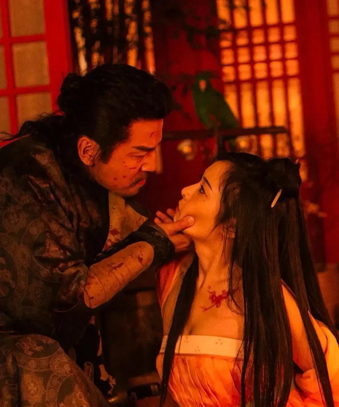 雷佳音那会儿有多虎，这会儿就有多“娘”。
追完《长安的荔枝》，又刷了一遍《长安十