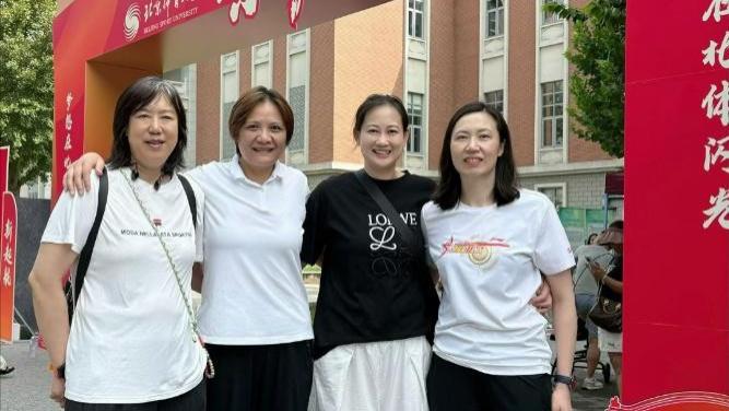 中国女排三大功勋聚首，两人曾担任队长，一人如今已官至正厅级