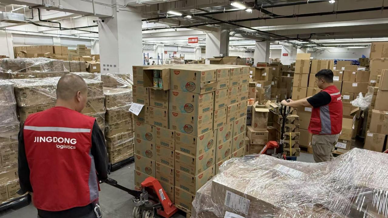 京东紧急驰援香港大埔火灾，首批救援物资连夜送达