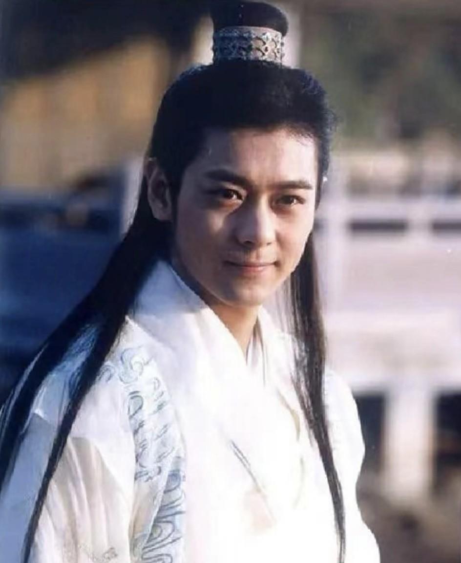 演“段誉”演的最好的就是下面这三位。林志颖、陈浩民、汤镇业。       
如果