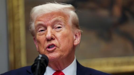 特朗普宣布对加墨征收高额关税，美三大股指瞬间暴跌