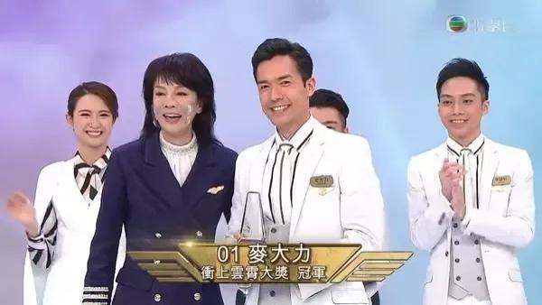 38岁前TVB型男离巢两年重返航空界，宣布升级做正机长，月薪超过20万