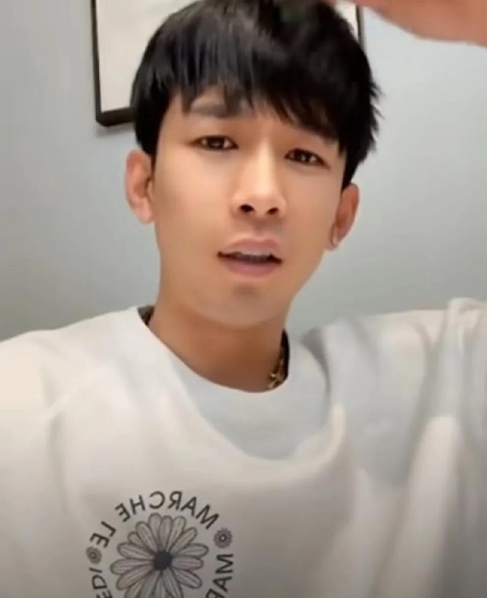 粉丝评论“早些年看你直播，总感觉你有压力”T佑说：我背负着这么多好哥们儿期待，能