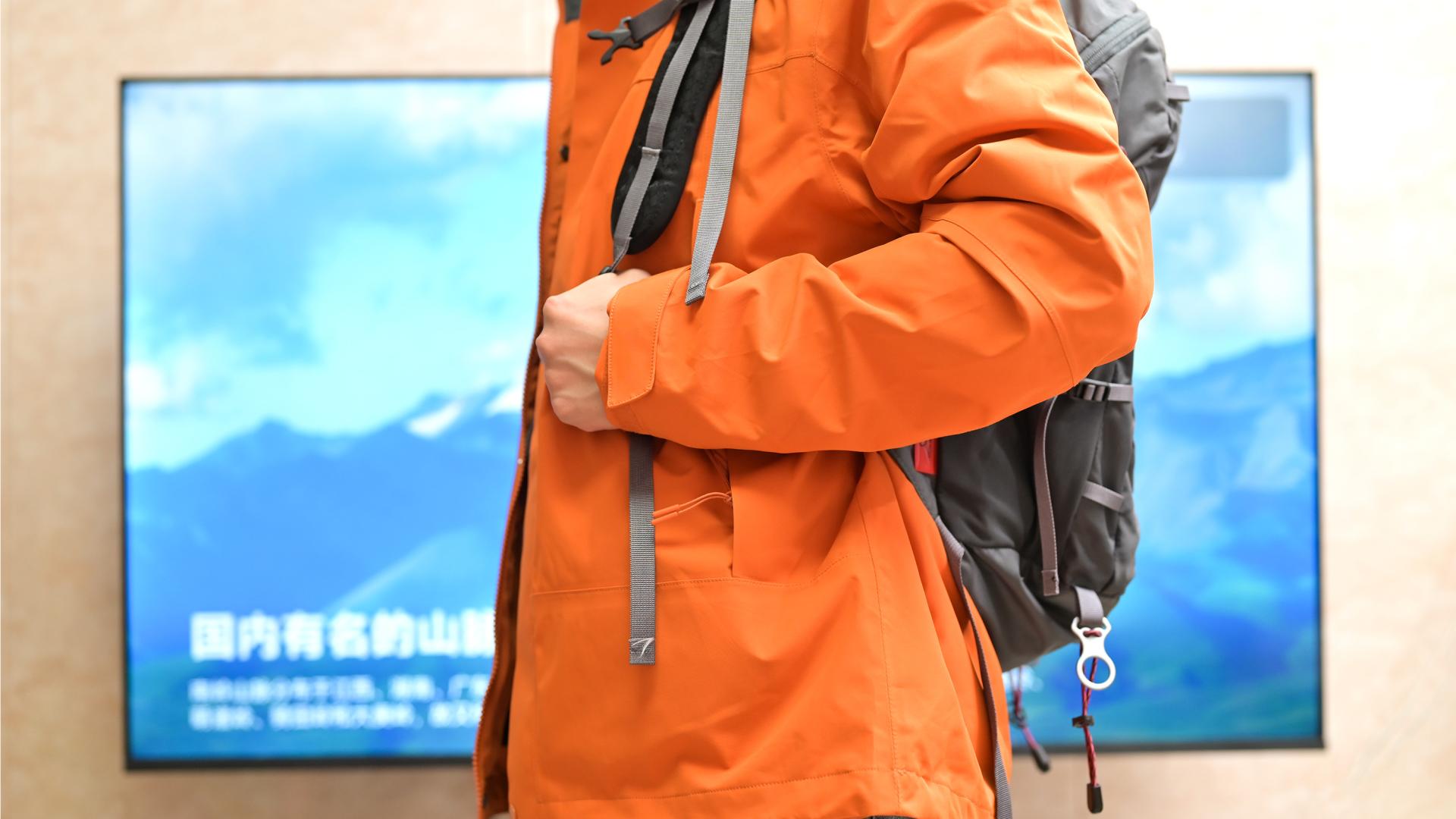 始祖鸟最强平替出圈！GaKior冲锋衣测评：硬核七防面料