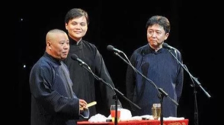 1985年，于谦通过李金斗引荐，想拜相声老艺术家石富宽为师，哪知刚登石富宽的门，