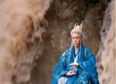 《临江仙》突然明白为什么白九思和花如月的孩子十安命短的原因了！

说白了这俩人的