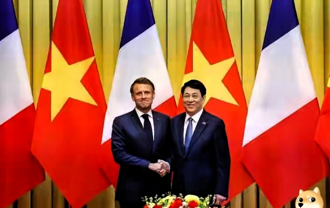 马克龙刚到河内，就想玩“小心思”，拿南海挑拨中 越关系，结果秒被打脸，那场面，要