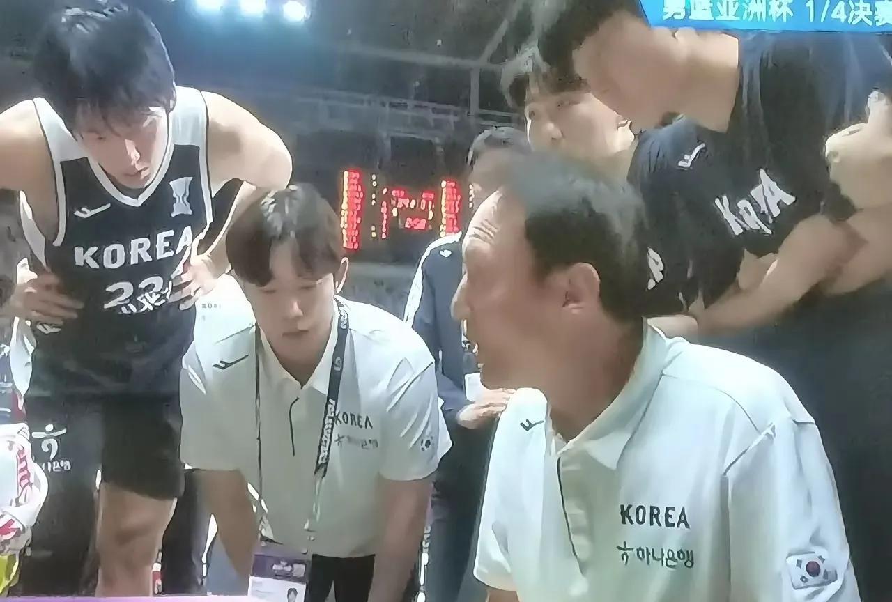男篮时隔十年重返亚洲杯半决赛！
而我却高兴不起来！
不是我们打得多好！而是对方打