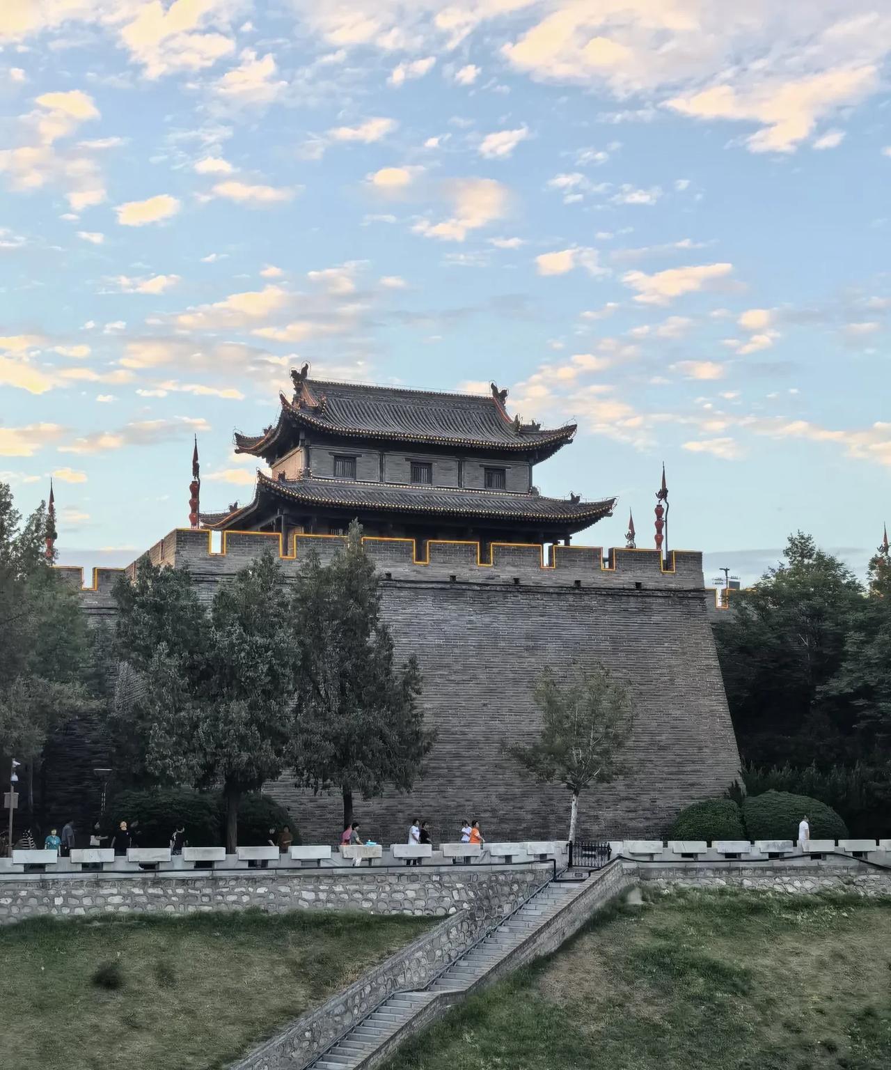 #能说说什么是阴阳五行吗#
阴代表消极、黑暗等特性，像夜晚等；阳代表太阳，光明正