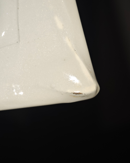 奥迪A3车门和后备箱边车漆裂开内部生锈
原厂车漆没动过有没有车友遇到过这种情况