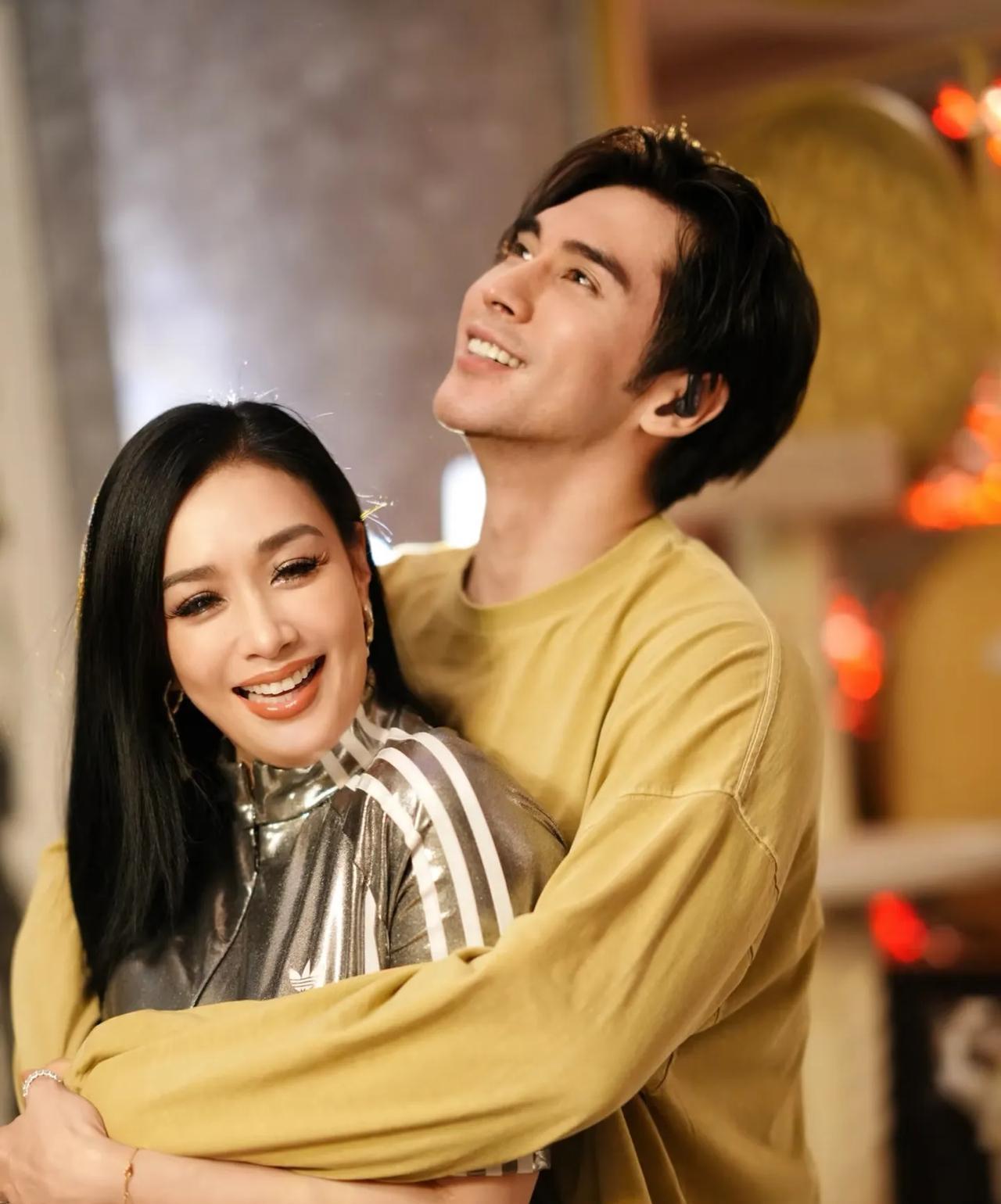 钟丽缇和张伦硕不会离婚的，
不是因为钟丽缇再难找小自己12岁的，
也不是张伦硕要