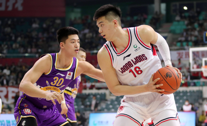 广东差点都不用出徐昕，朱芳雨的操作真的大胆。

焦泊乔和崔永熙正式被广东队收入麾