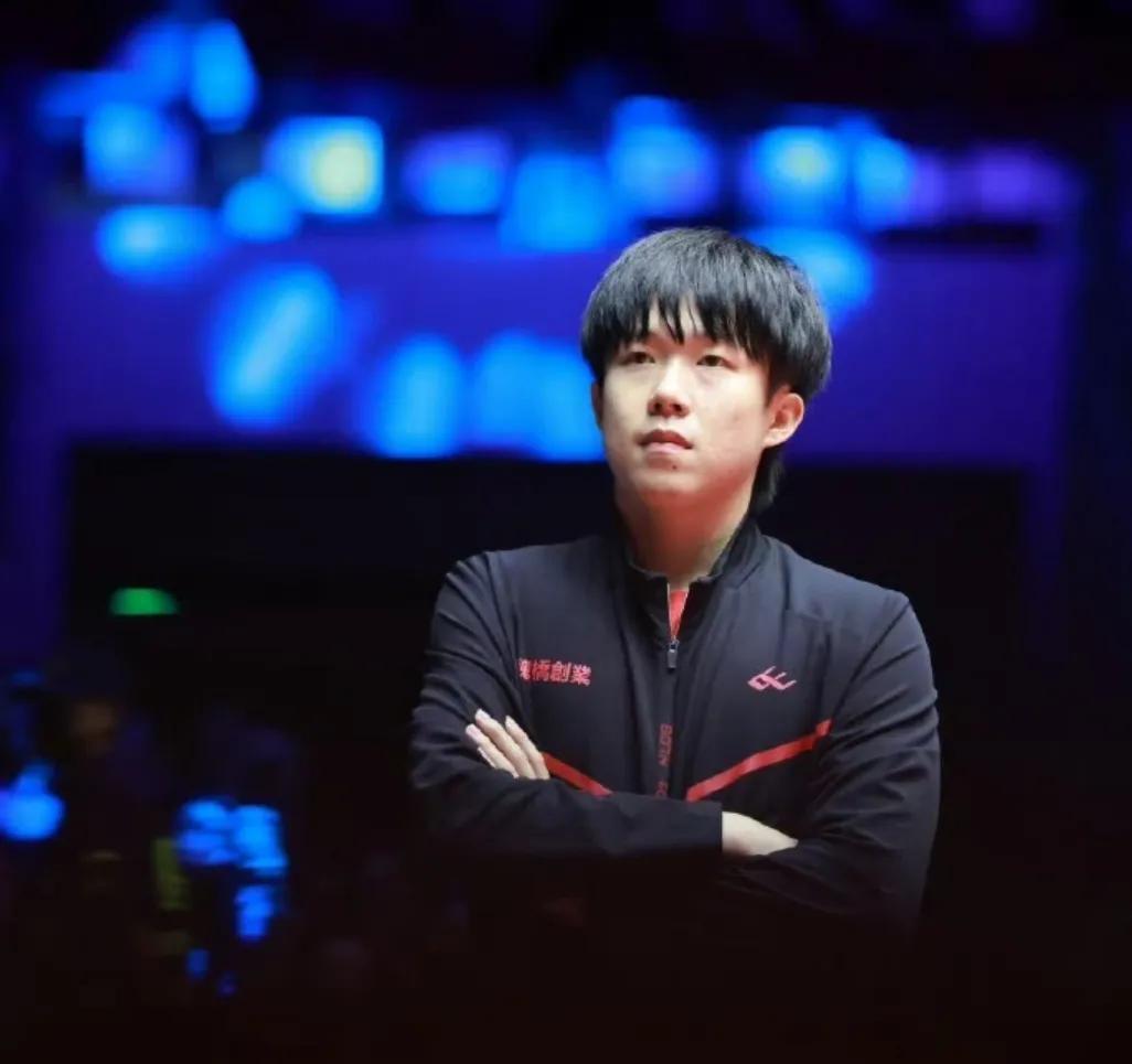 刘丁硕说王楚钦有六块甚至八块真腹肌，这可太逗了。集训时，王楚钦自律得很，晚饭都不