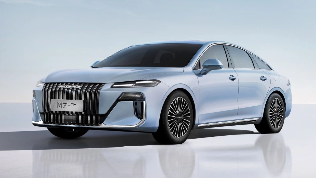 作为一台长续航混动轿车，荣威M7后面应该还有不少料