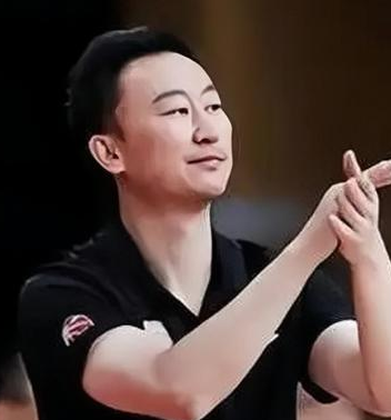 青岛男篮主教练刘维伟：虽然比赛我们输了，但是球员们打得没问题！青岛男篮主教练刘维