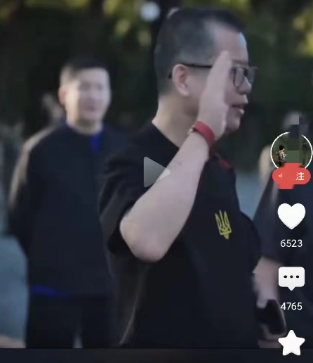 步步高元老级人物张源
在婚礼上的乌克兰元素外套
24小时
就让李国庆的“爱情复读