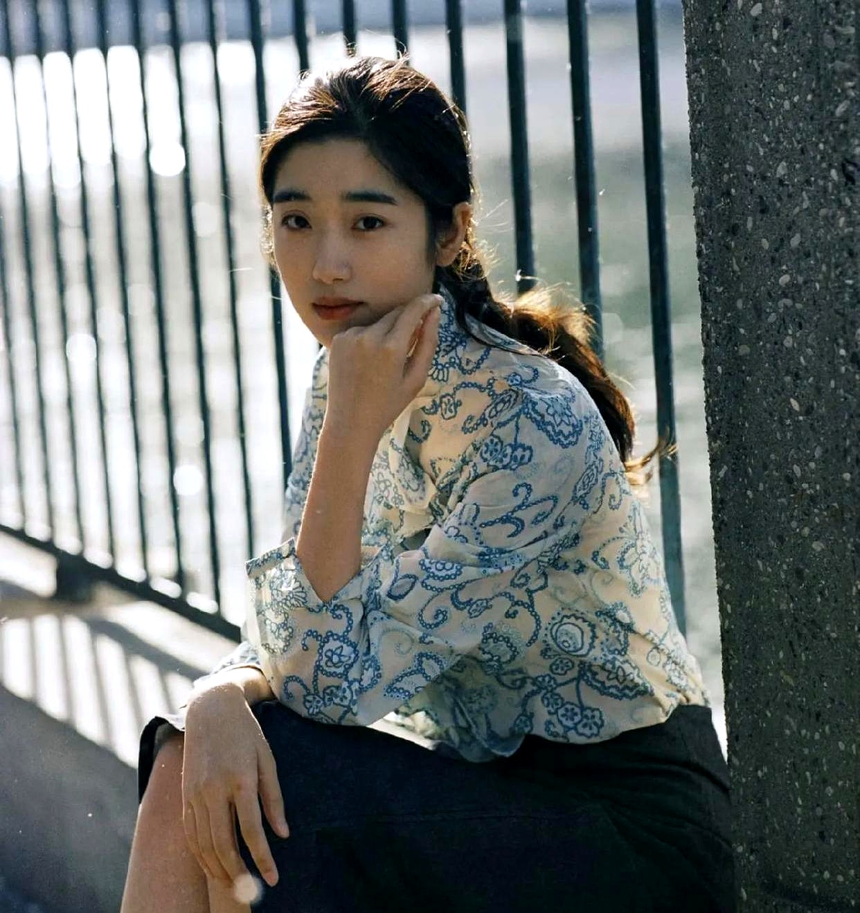 这篇文章的核心是民间俗语，融合了相面、气象、生活经验等元素。改写方向可以选娱乐、