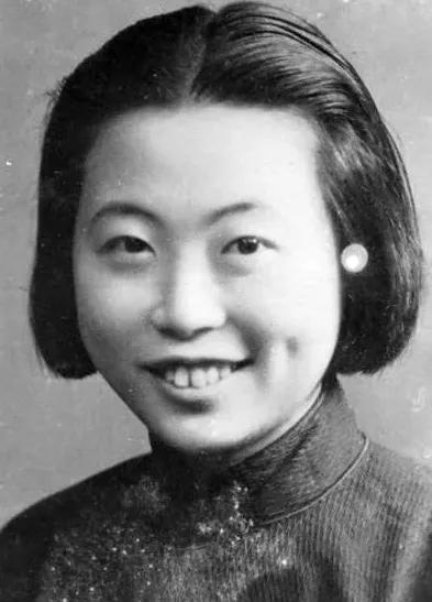 1946年，因会议机密被泄露，蒋介石大怒，让秘书长吴铁城彻查此事，沈安娜知道后，