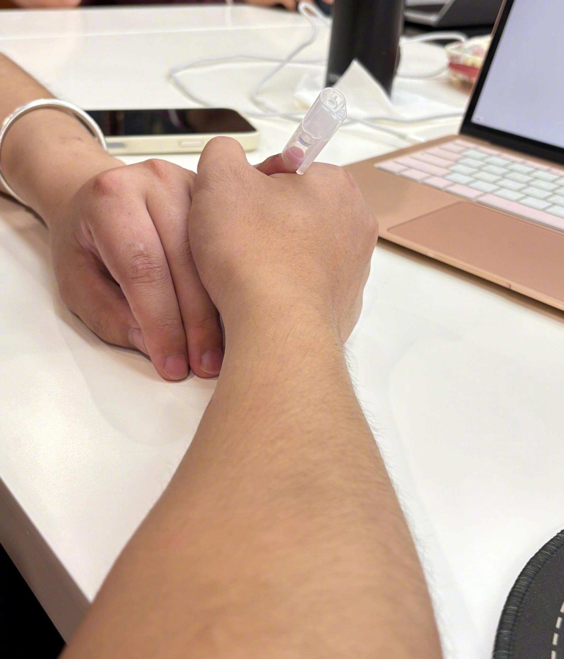 当开会忘了带笔时