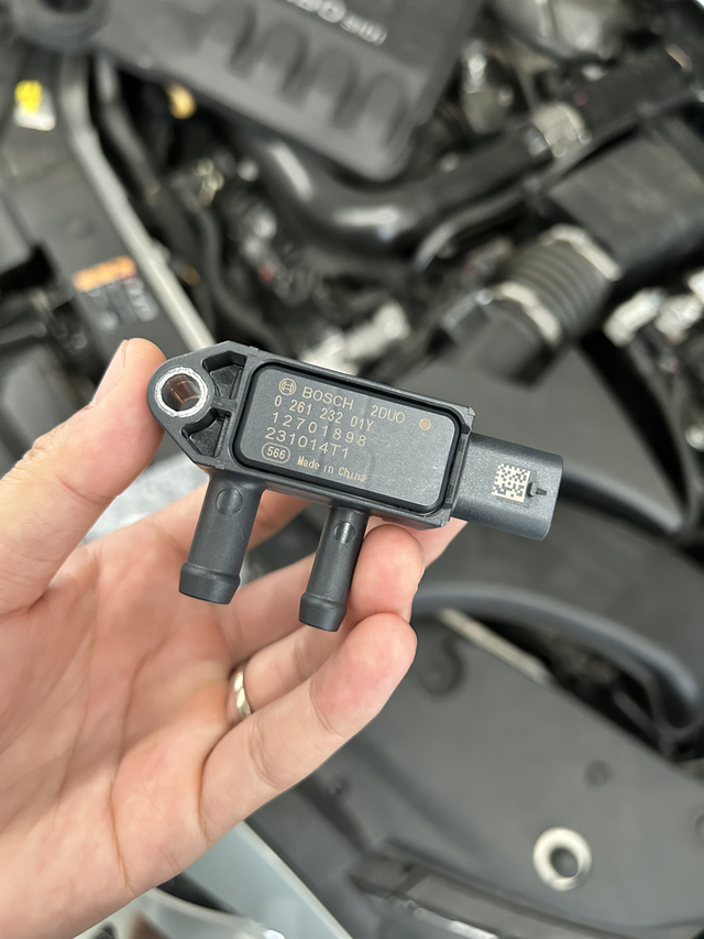 威朗pro更换压差传感器
发动机故障灯亮了，检测是压差传感器坏了，今天去换好了，